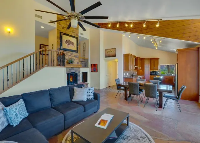 Walk 2 Trails! Pet Friendly! Stunning Views! *