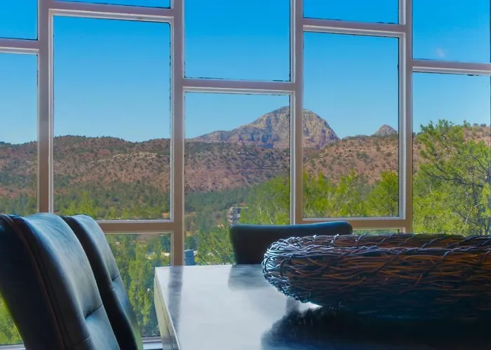 Holiday home Walk 2 Trails! Pet Friendly! Stunning Views!