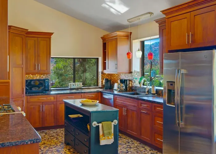 Walk 2 Trails! Pet Friendly! Stunning Views!